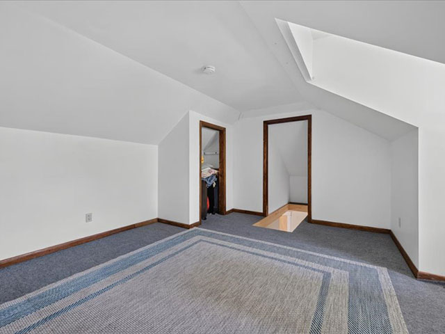 32-213 Main St-32