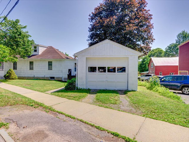 33-213 Main St-33
