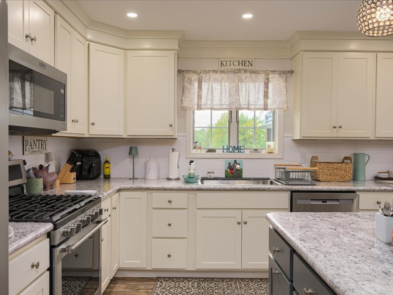 11-670 Glimmerglen Rd-11