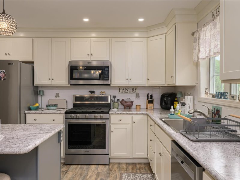 12-670 Glimmerglen Rd-12