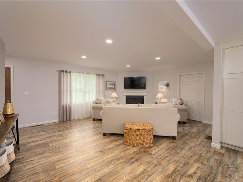 14-670 Glimmerglen Rd-14