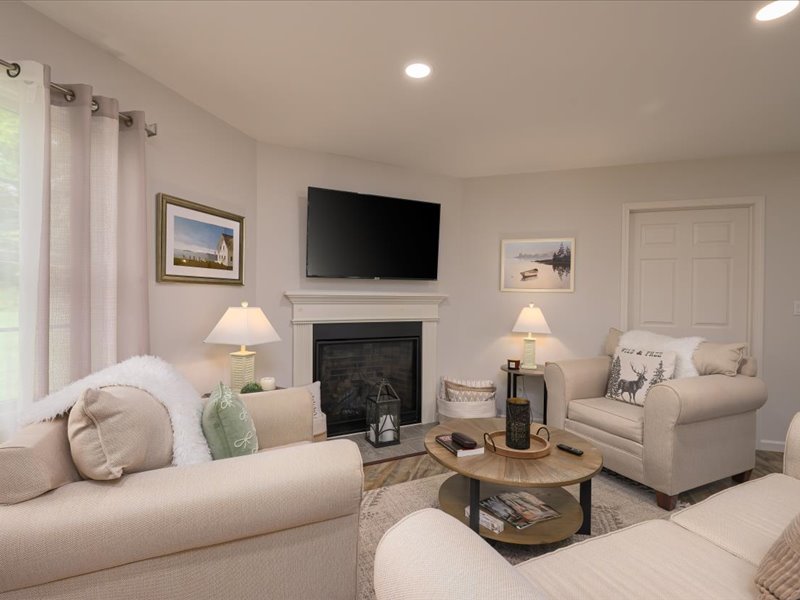 16-670 Glimmerglen Rd-16