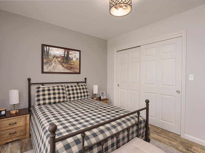 23-670 Glimmerglen Rd-23