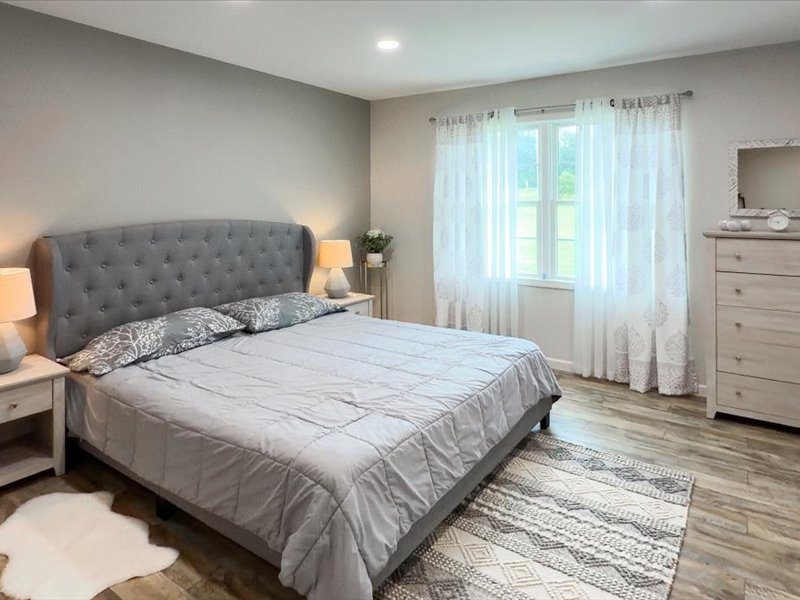 24-670 Glimmerglen Rd-24