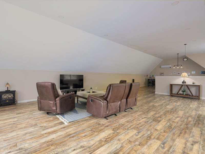32-670 Glimmerglen Rd-32