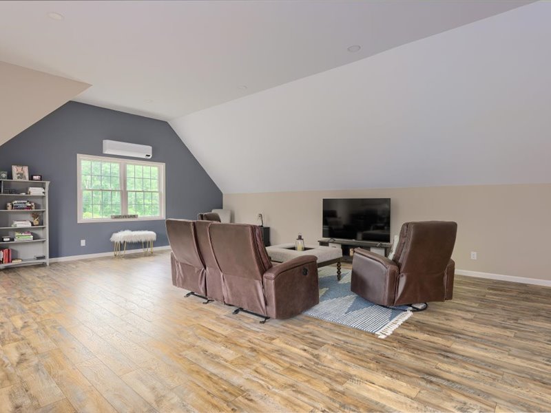 33-670 Glimmerglen Rd-33