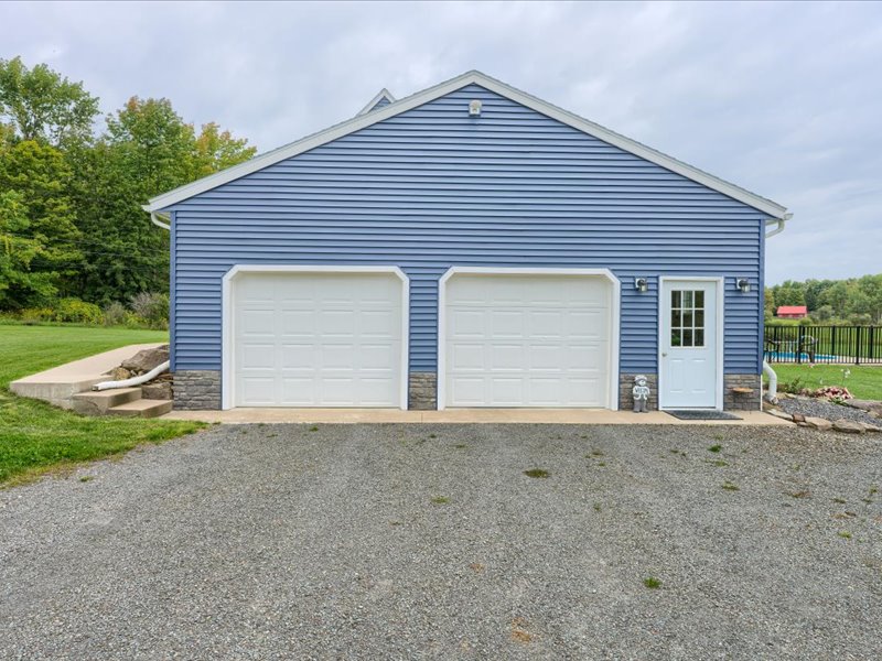37-670 Glimmerglen Rd-37